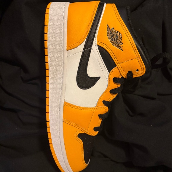 Mid Jordan 1’s - Picture 1 of 1